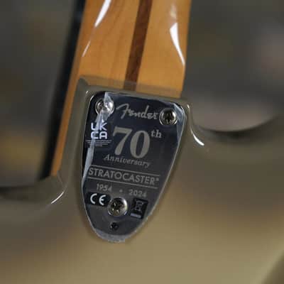 Fender 70th Anniversary Vintera® II Antigua Stratocaster® - Antigua image 10