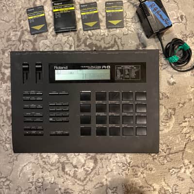 Roland R-8 + Dance, Electronic, Jazz Brushes & Power USA Rom Cards