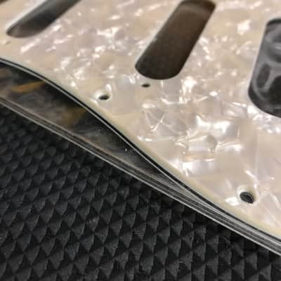 Golpeador Pickguard Fender Fat Strat 1HB/2SC White Pearl Aged image 6