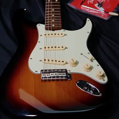 Fender Vintera '60s Stratocaster with Pau Ferro Fretboard 2019 - Present - 3-Color Sunburst image 7