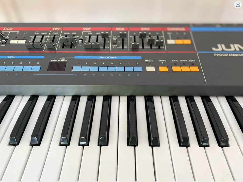 Roland Juno 106s 61-Key Programmable Polyphonic Synthesizer | Reverb