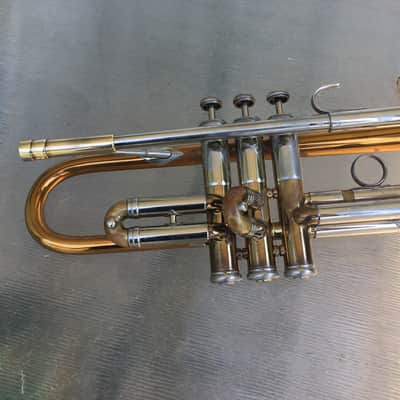 SUMMER DEAL RARE LARGE BORE HOLTON MODEL 51 TRUMPET ORIGINAL FINISH COMPRESSION FINE LARGEST BORE HOLTON MADE ELKGART MADE WITH GOOD CASE image 15