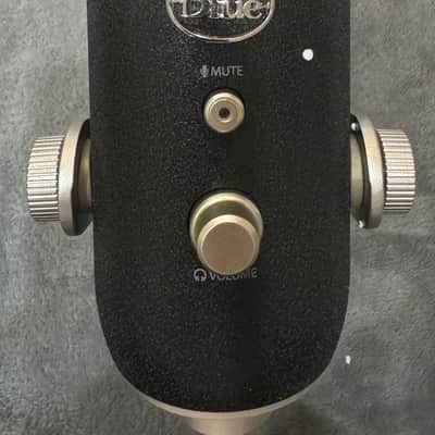 Blue Yeti Pro USB & XLR Condenser Microphone – Black image 5
