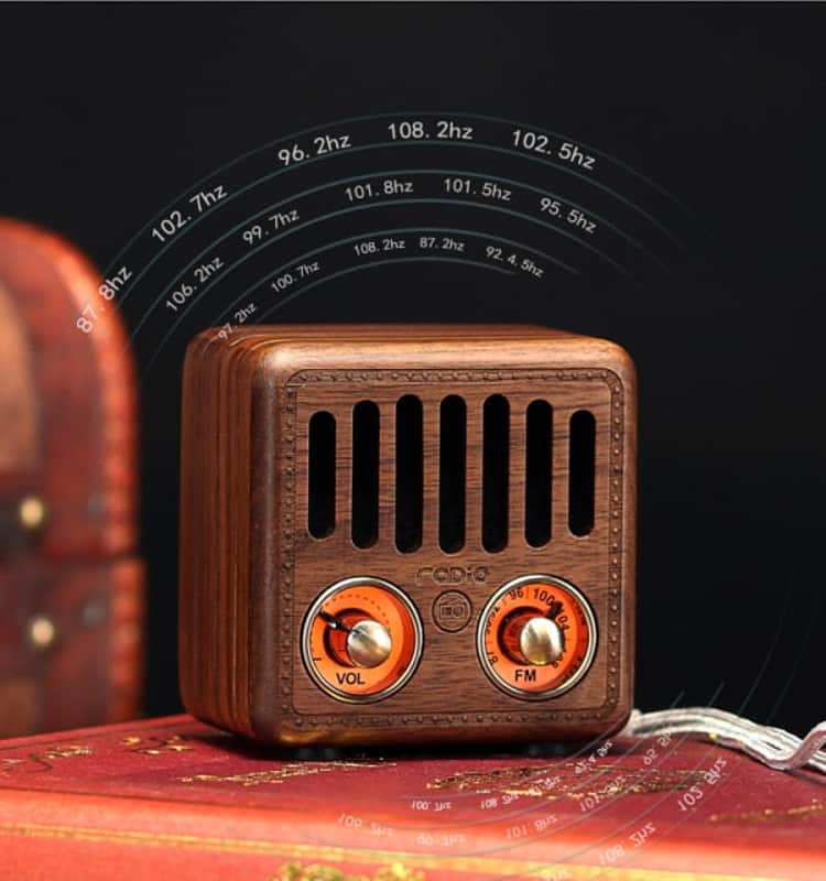 Vintage Radio-Wood color image 1