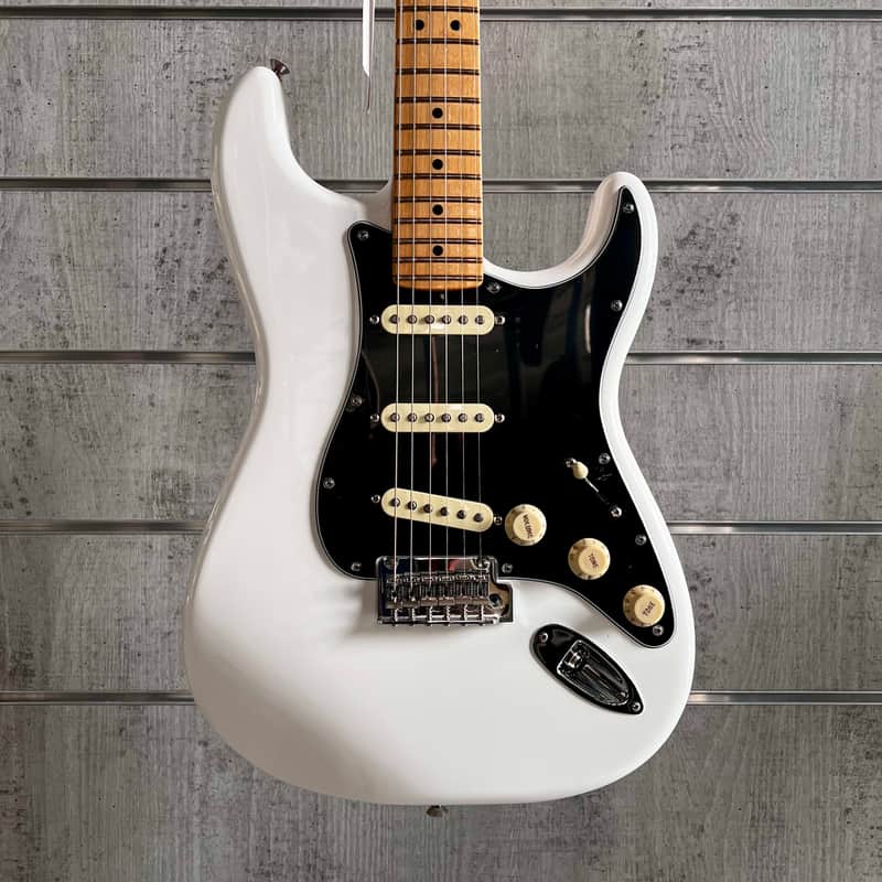 Fender Player II Stratocaster With Maple Fretboard - Polar White image 1