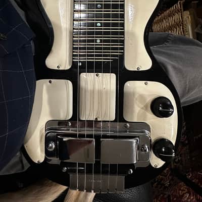 Rickenbacher Model B lap steel 1944/1945 - Bakelite image 3