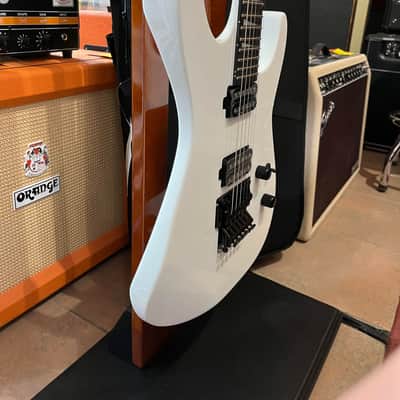 Jackson MJ Series Soloist SL2 Snow White image 4