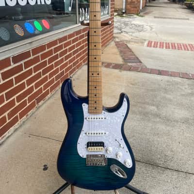 Fender Limited Edition Player Stratocaster HSS Plus Top with Maple fingerboard in blueburst 2021 - Blue Burst image 1