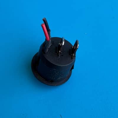 PEAVEY MAX 112 Bass Guitar Amplifier Part: Round Power ON/OFF Switch with Light image 3