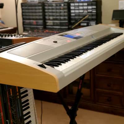 MUST SEE!!! YAMAHA DGX 505 SEMI-WEIGHTED 88-KEY DIGITAL PIANO IN AMAZING CONDITION! image 8