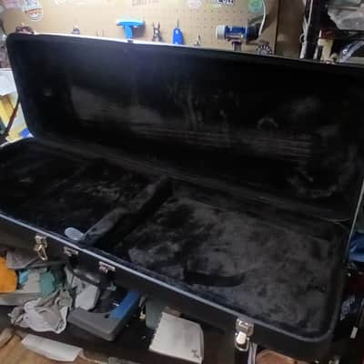 Road Runner Bass hard case 2020s image 3