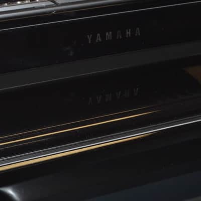 Yamaha Clavinova CLP-825 PE 2026 - Polished Ebony image 4