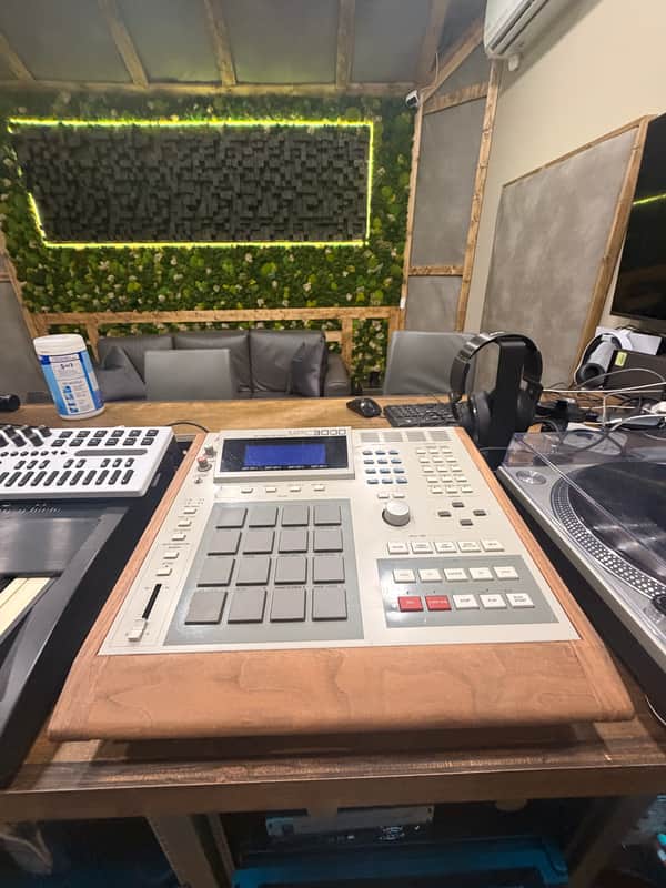 Akai MPC3000 MIDI Production Center