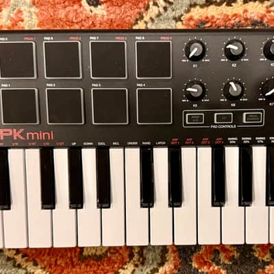 Akai Professional MPK Mini MIDI Keyboard Controller – Very Good Condition image 1
