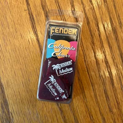 Fender California Clears 12 Medium Picks - Candy Apple Red - 098-1351-809 - 2000βs - Discontinued image 1