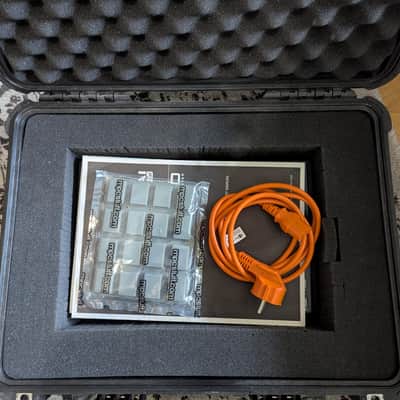 Akai MPC 1000 with JJOS, unused fat pads, 32gb cf card and hardcase image 3