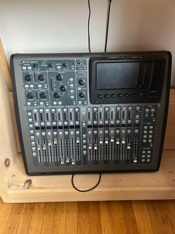 Behringer X32 Compact 40-Input 25-Bus Digital Mixing Console