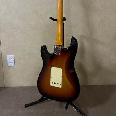 Fender American Vintage II '61 Stratocaster 2022 - Present - 3-Color Sunburst image 10