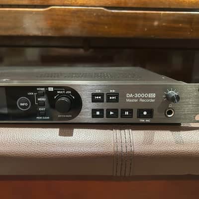 Immagine TASCAM DA-3000SD (Stereo Master Recorder/AD/DA Converter) - 2