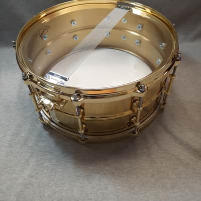 Ludwig Limited Edition Supraphonic "Brass Beauty" 6.5x14" Snare Drum with Brass Tube Lugs and P86 Millennium Strainer image 13