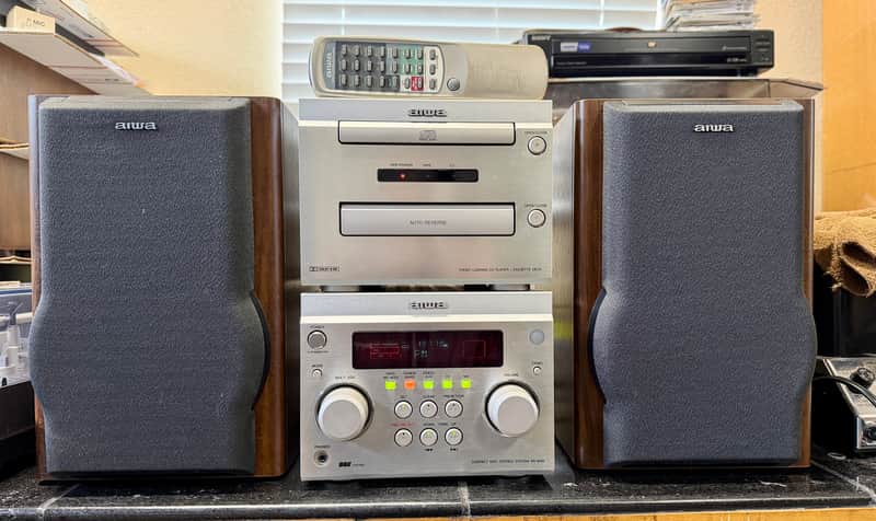 AIWA XR-M30 Compact Disc Stereo System Receiver, Speakers, CD Player, Remote; Tested SEE VIDEO image 1
