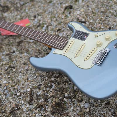 Fender American Ultra Luxe Vintage '60s Stratocaster, Rosewood Fingerboard - Ice Blue Metallic image 7