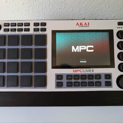 Akai MPC Live II + Skin Retro + Decksaver + SD Expansiones image 1