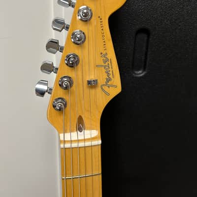 Fender American Professional II Stratocaster HSS with Maple Fretboard - Sienna Sunburst image 3