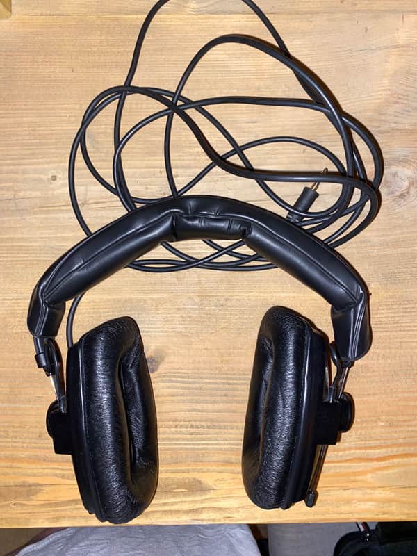 Beyerdynamic DT100 Headphones (Black 400 Ohm) 2010s - Black image 1