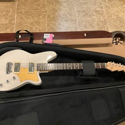 Reverend  Descent W Barotone 2025 - Trans White with case image 4