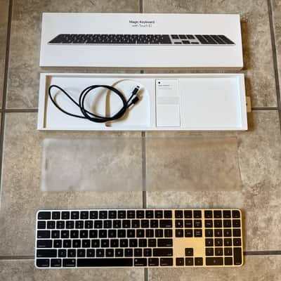 Magic Keyboard with Touch ID and Numeric Keypad for Mac models with Apple silicon - US English - Black Keys image 1