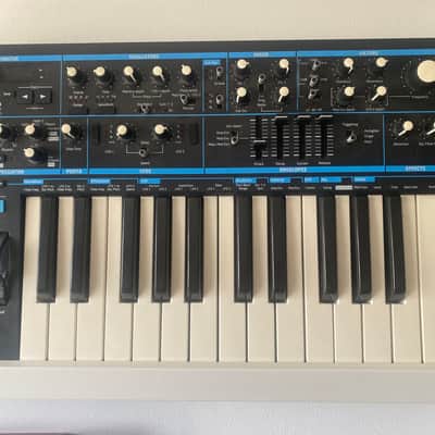 Novation Bass Station II 25-Key Monophonic Synthesizer