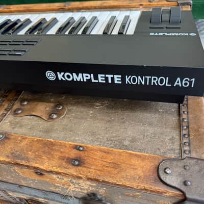 Native Instruments Komplete Kontrol A61 2018 - Present - Black image 5