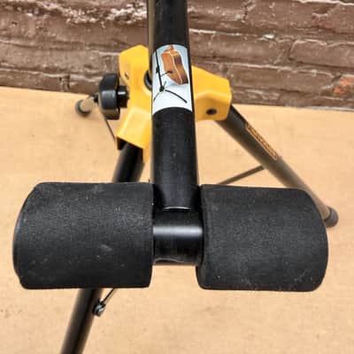 Hercules Dual Guitar Stand – Two-Instrument Folding Stand image 7