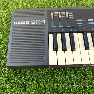 Casio SK-1 32-Key Sampling Keyboard 1986 - Black image 2