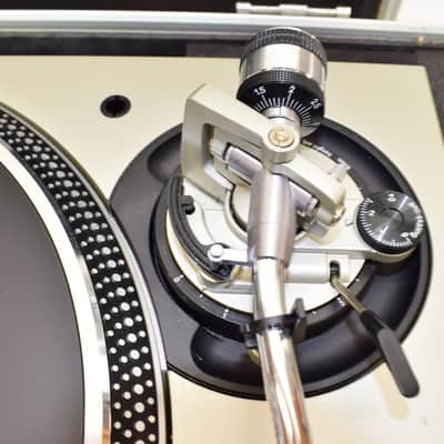 Technics SL-1200MK5 Direct-Drive Turntable w/ Road Runner Road Case image 3