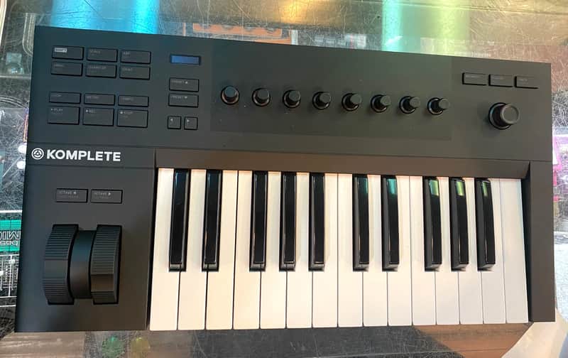 Native Instruments Komplete Kontrol A25 2018 - Present - Black image 1