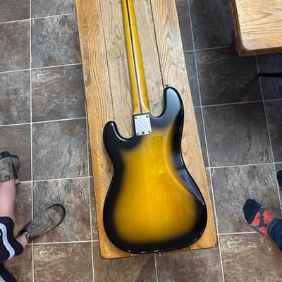 Fender Modern Player Telecaster Bass - 2-Color Sunburst image 8