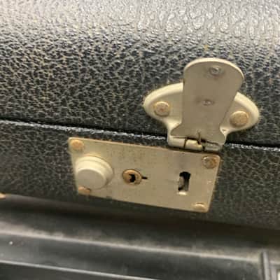 Fender Telecaster or other BASS Lefthanded Case 1965-67 - Black tolex image 3