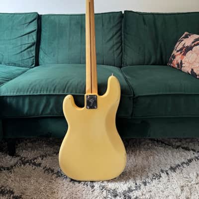Fender Precision Bass, Maple Fretboard 1975 Olympic White image 3