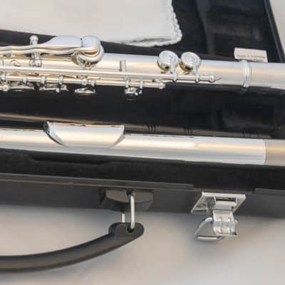 Yamaha YFL-222 Standard Silver-plated Flute *Cleaned & Serviced *Ready to play image 9