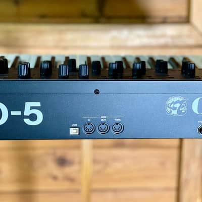 Immagine Oberheim TEO-5 44-Key 5-Voice Synthesizer - Black - 8
