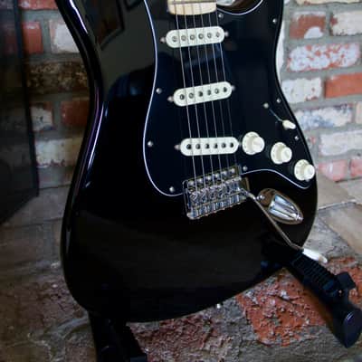 Fender Special Edition Standard Stratocaster Electric Guitar Black