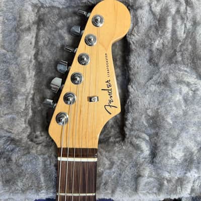Fender American Elite Stratocaster - 2017 - 3-Color Sunburst, HSS Shawbucker, Ebony Fretboard, Noiseless Pickups image 8