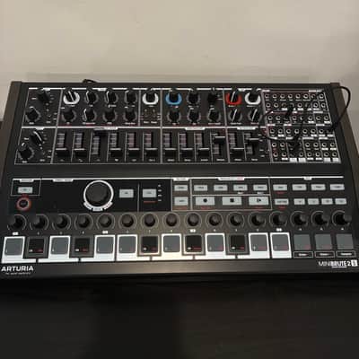 Arturia MiniBrute 2S Noir Edition Desktop Synthesizer 2022 - Present - Black image 1
