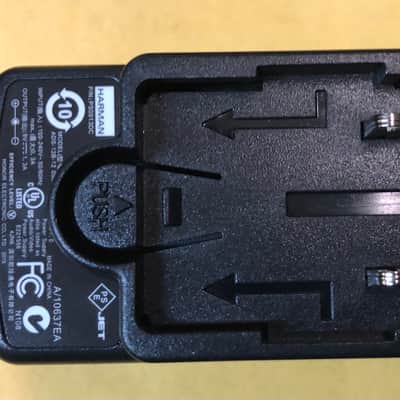 Harman PS0913DC-01 9V DC Power Supply with US, EU, JA Adapters - Black image 2