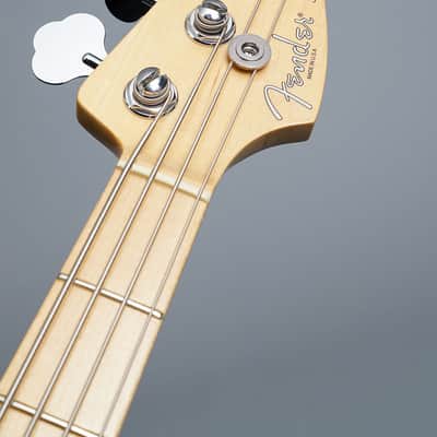 Fender American Standard Jazz Bass 2008 - Three Tone Sunburst image 8