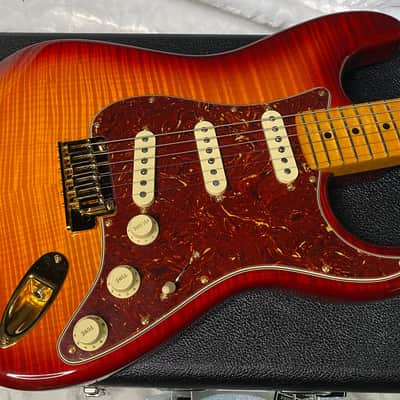 NEW! Fender Limited Edition Custom Deluxe AAA Flame Stratocaster - Hand Wound Pick-Ups - Gold Hardware - Aged Cherry Sunburst - 7.6lbs - Authorized Dealer - G07114 - WOW! image 4