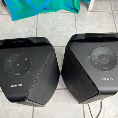 "Two" Samsung MX-T40 300W Sound Tower Wireless Bluetooth Speakers, with remote. image 12