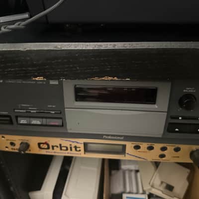 Aiwa Digital audio tape / DAT /. HD - S200 / portable walkman